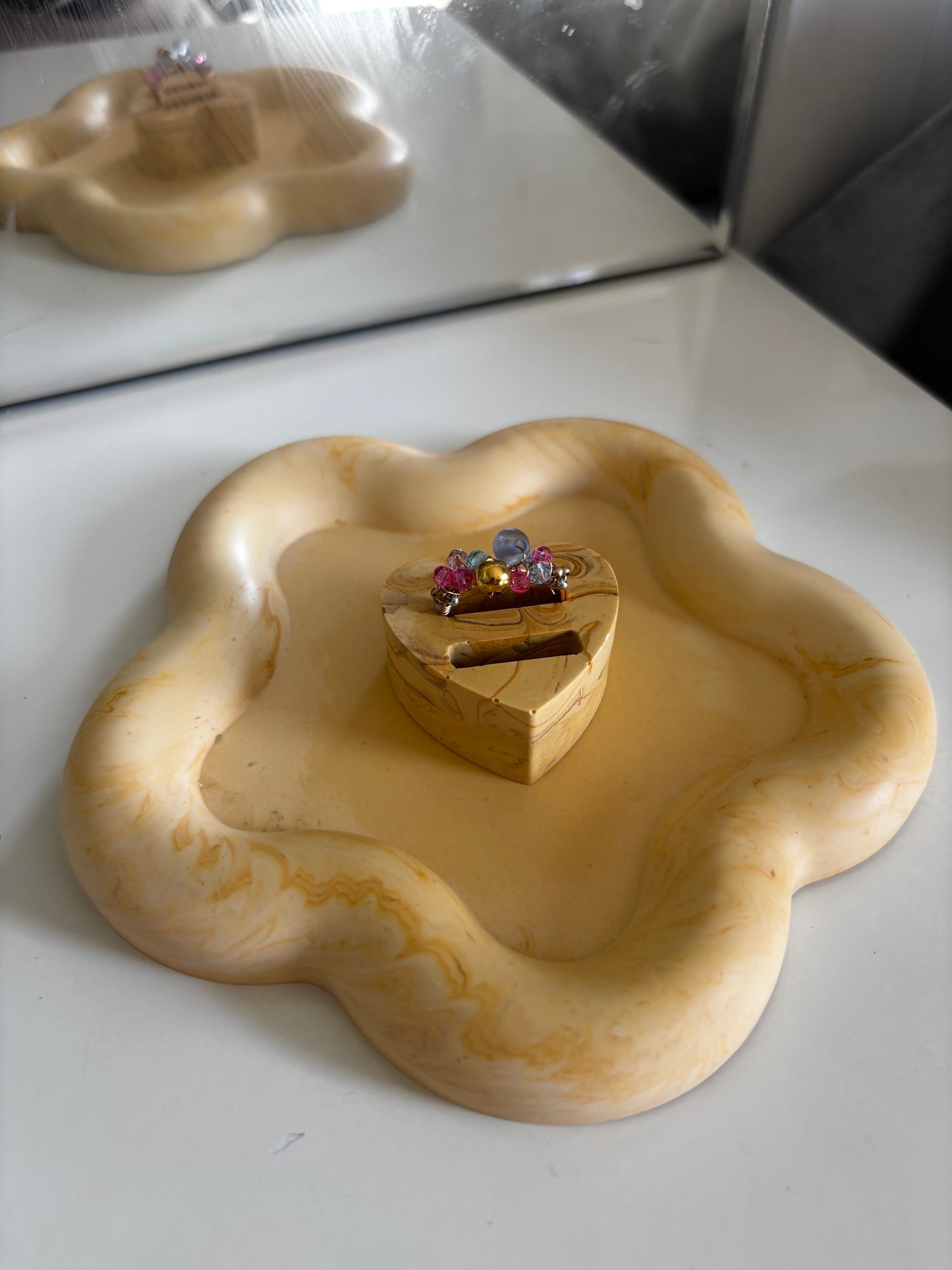 Ring Holder with ring in