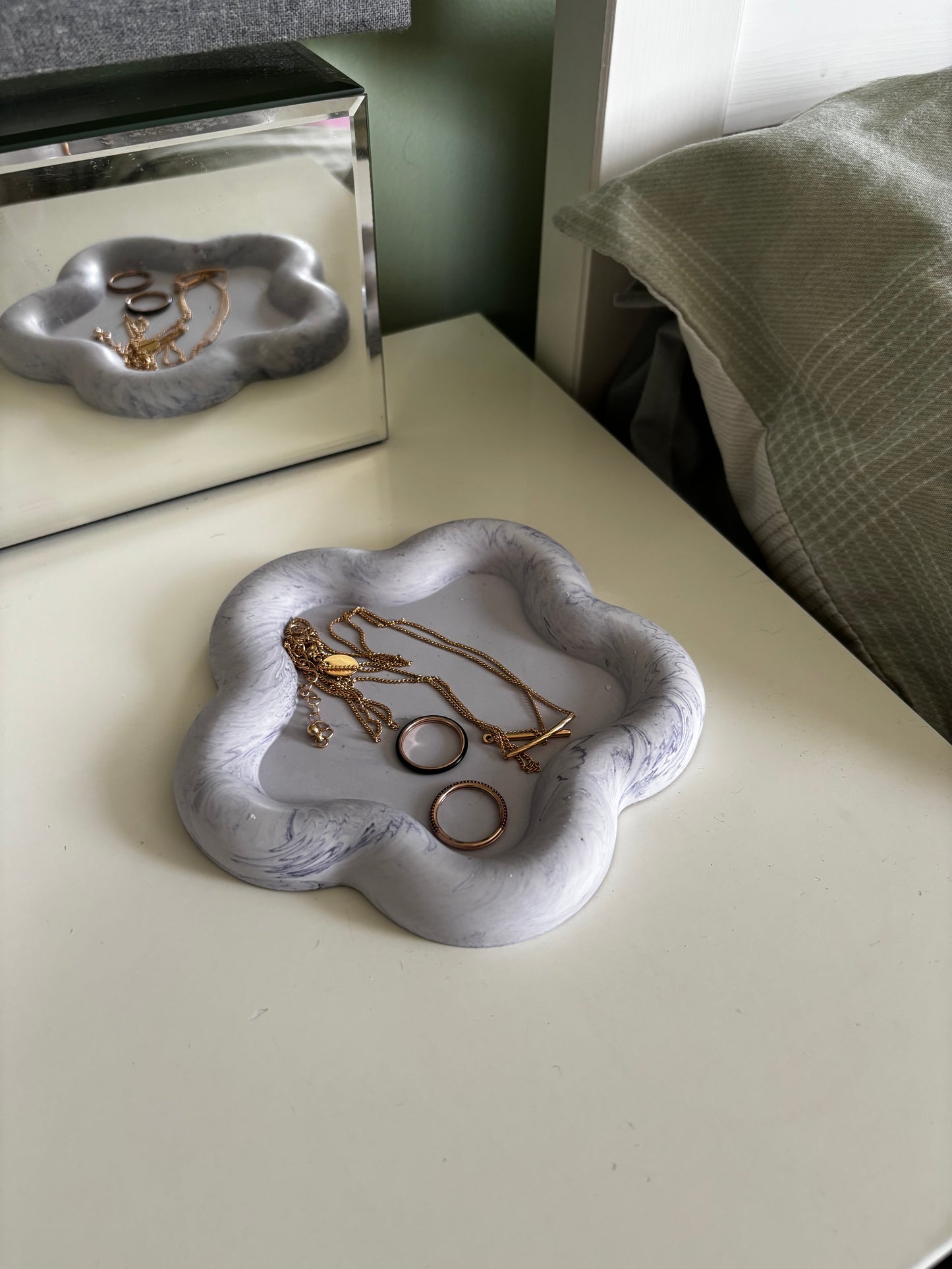 lavender tray with jewellery on