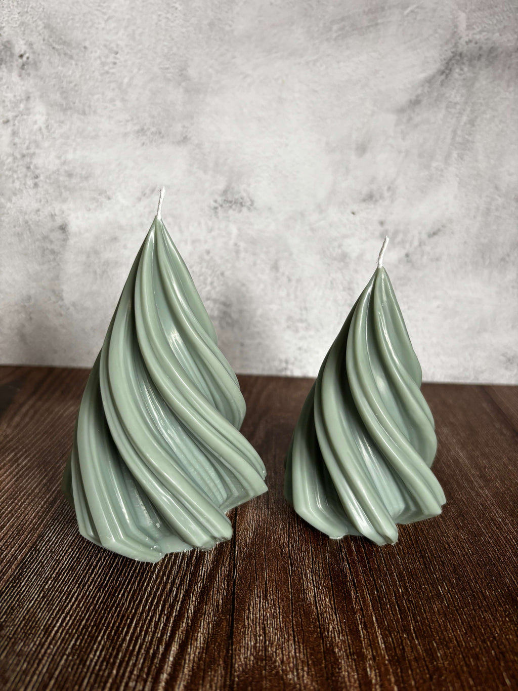 2 green christmas tree candles 