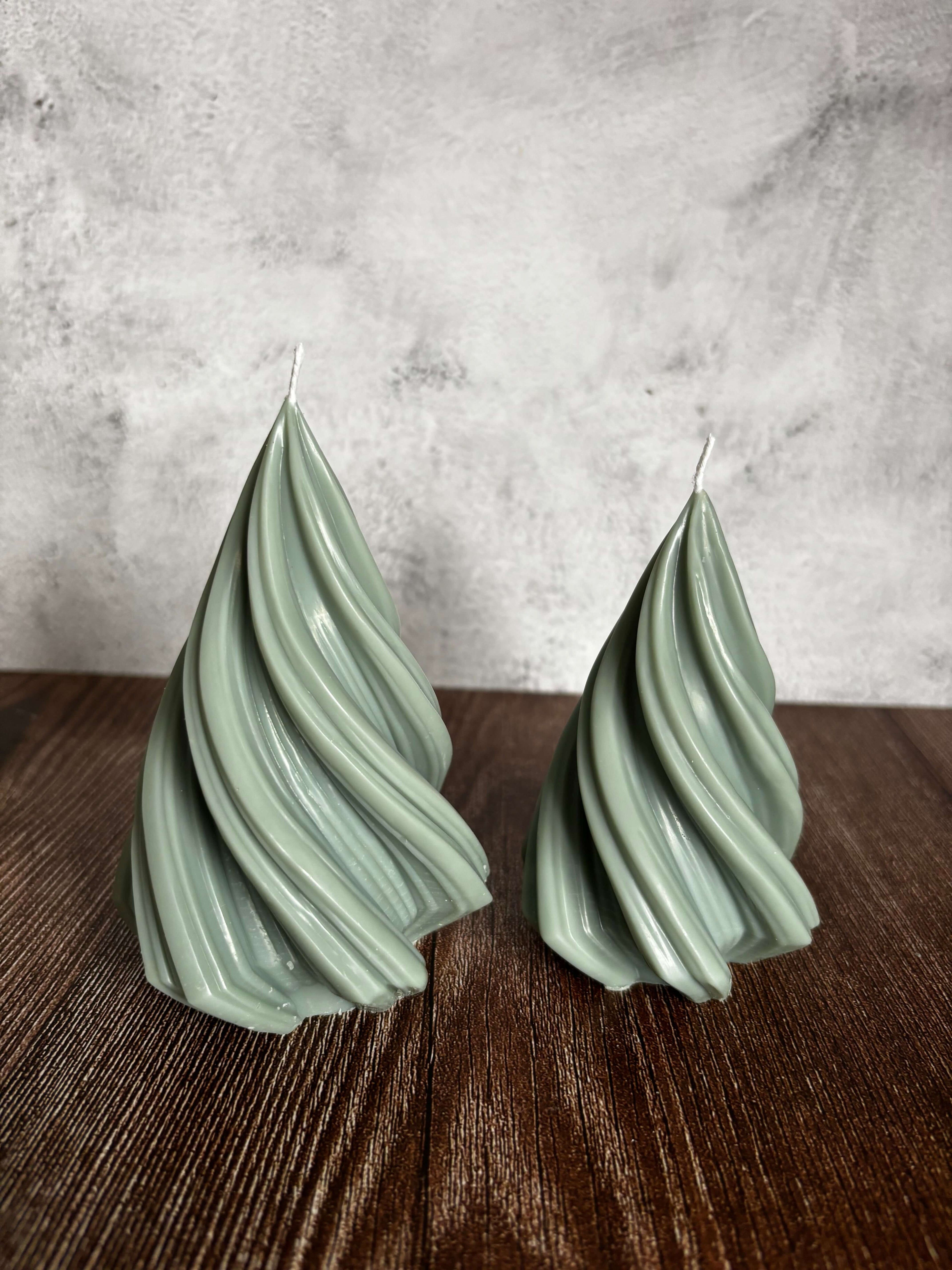 2 green christmas tree candles 